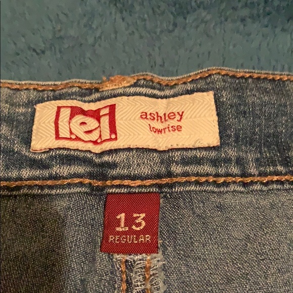 L.E.I SHORTS - Picture 2 of 4